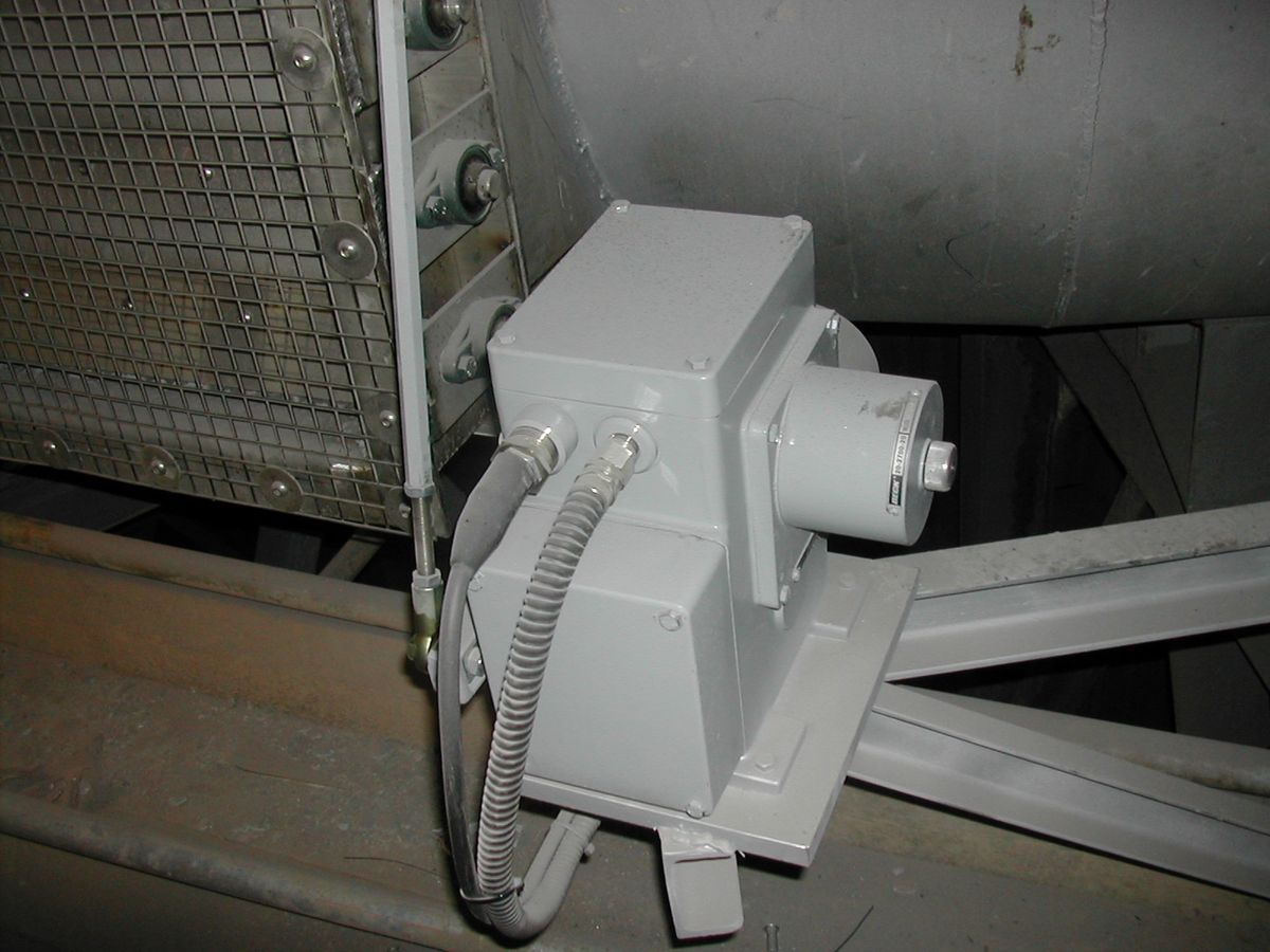 Beck electric actuator on a glass furnace damper