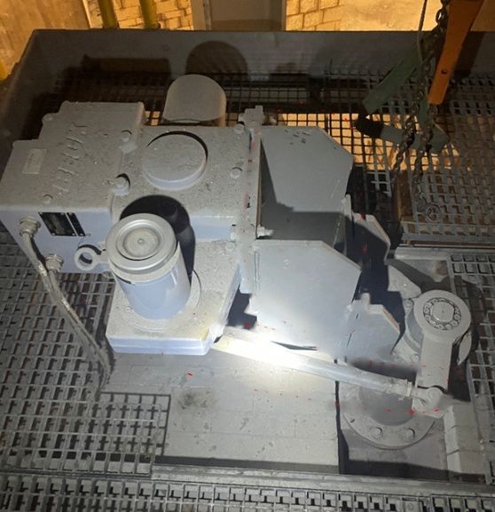 Beck electric actuator on a glass forehearth combustion damper