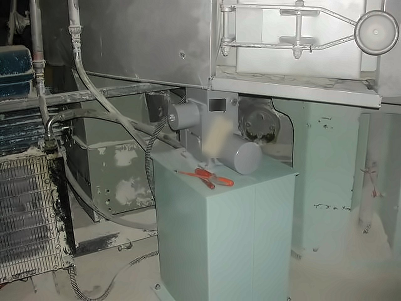 Beck electric actuator on a mounting plinth controlling a fluid coupling scoop