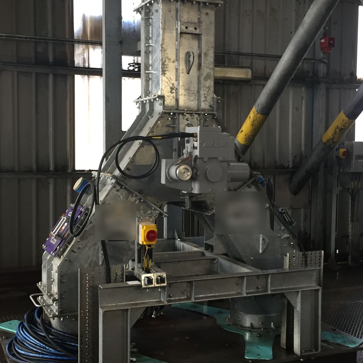 Beck electric actuator on a fuel feed diverter gate