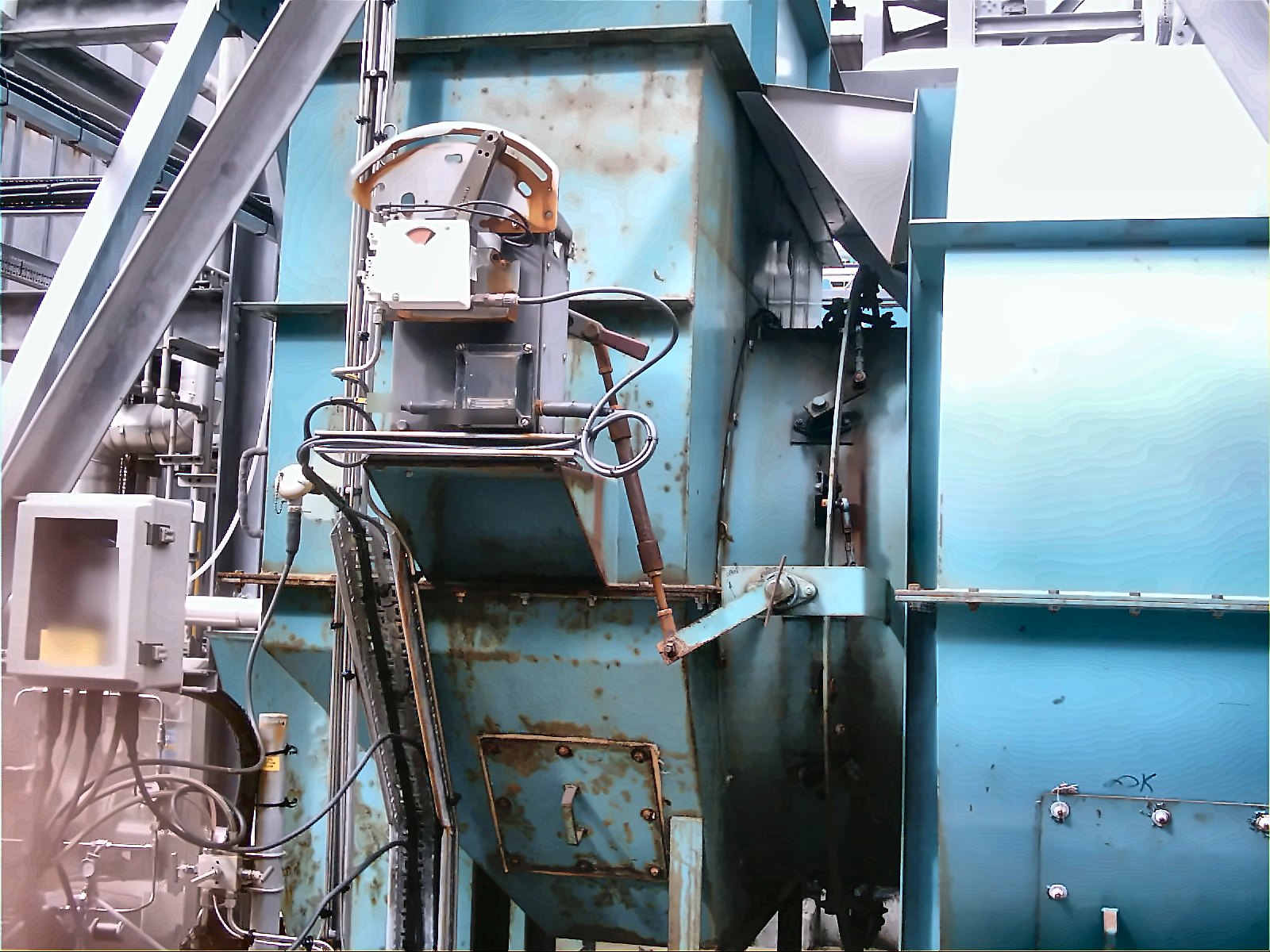 Original actuator on a refinery boiler fan damper