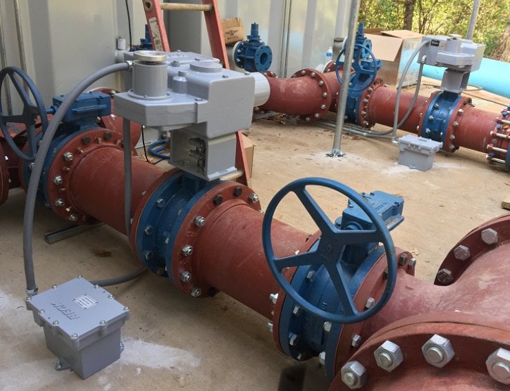 Beck actuators on pipeline butterfly valves with remote digital control modules