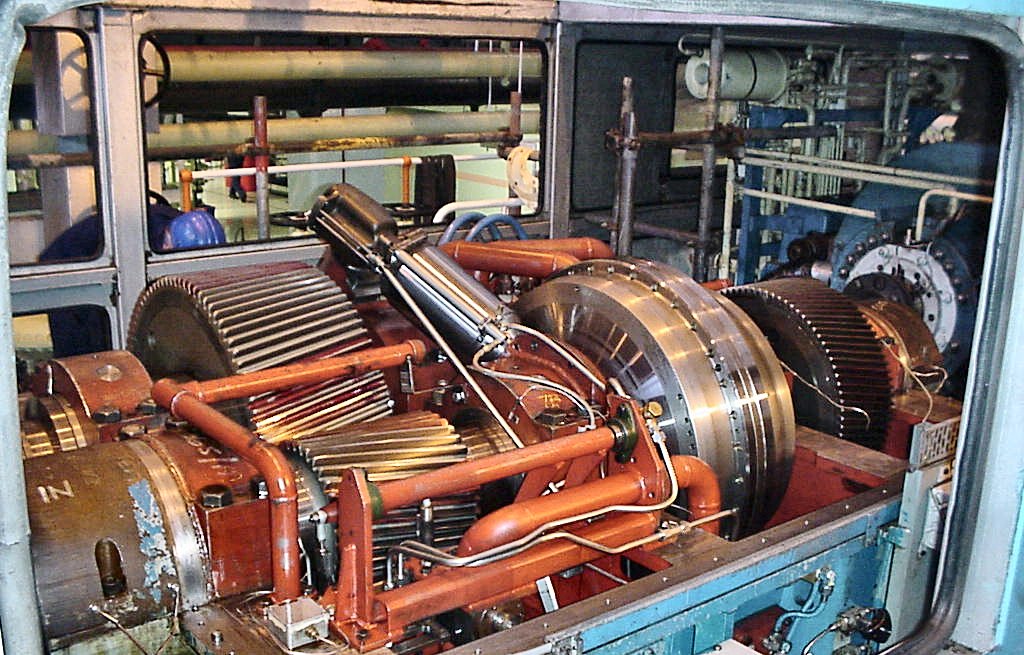 Fluidrive scoop-controlled variable speed fluid coupling on a power station boiler feed pump